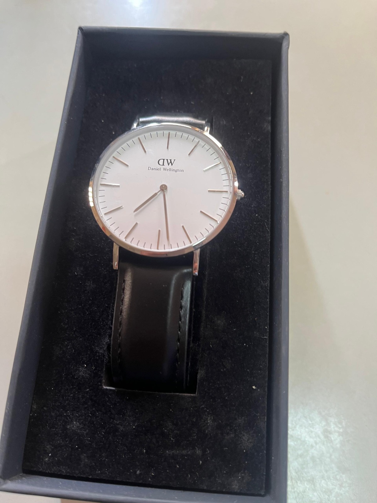 Montre Daniel Wellington Classic Black – Boîtier Or Rose & Bracelet Cuir Brun
